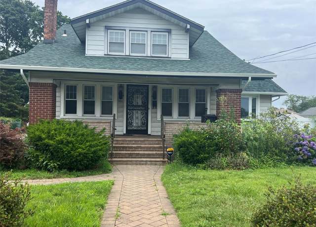Property at 221 E Dean St, Freeport, NY 11520, 5 beds, 2 baths