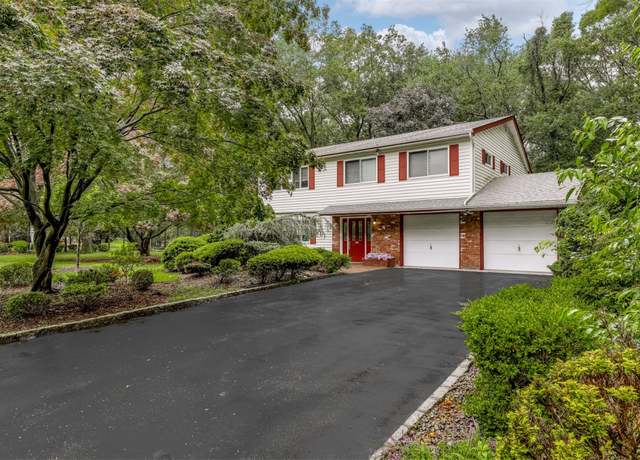 Property at 4 Wendover Ln, Suffern, NY 10901, 4 beds, 3 baths