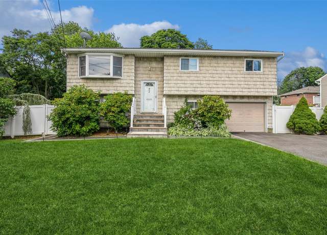 Property at 804 N Alleghany Ave, Lindenhurst, NY 11757, 5 beds, 2 baths