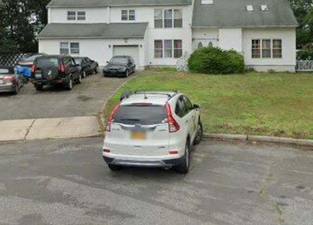 Property at 29 Bayou, Holtsville, NY 11742, 5 beds, 2.5 baths