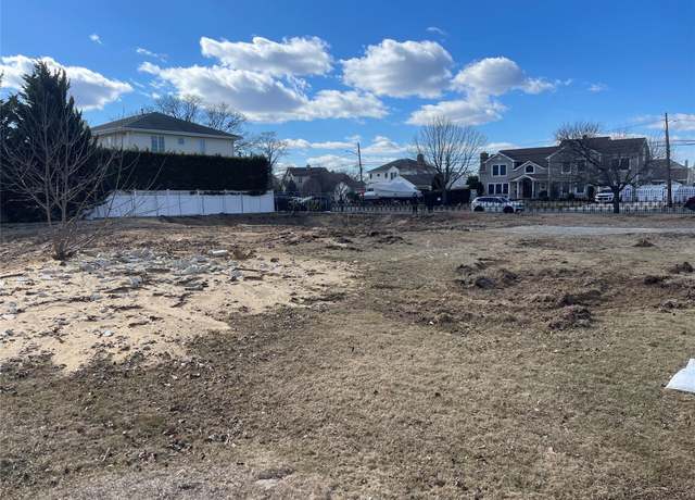 Property at 100 Biltmore Blvd, Massapequa, NY 11758, 4 beds, 2.5 baths