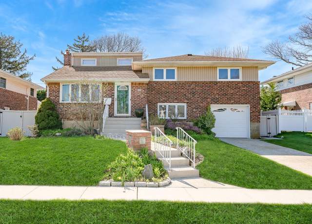 Property at 2098 Bit Path, Seaford, NY 11783, 4 beds, 2.5 baths