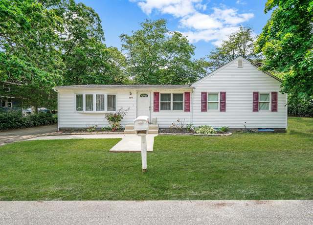 Property at 194 N Evergreen Dr, Selden, NY 11784, 3 beds, 1 bath