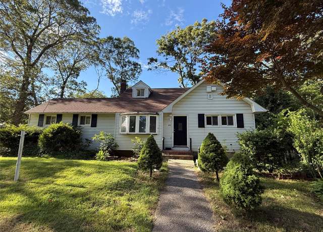 Property at 83 Smith Ln, Medford, NY 11763, 4 beds, 2 baths