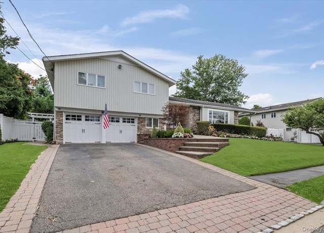 Property at 308 Sunset Blvd, Massapequa, NY 11758, 5 beds, 3.5 baths