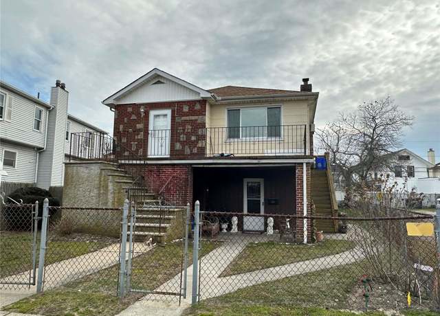Property at 16 E Pine St, Long Beach, NY 11561, 1 bed