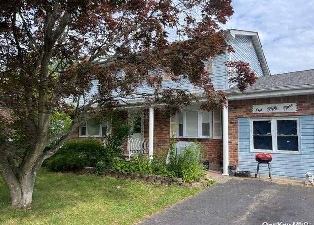 Property at 159 Sammis Ave, Deer Park, NY 11729, 4 beds, 2.5 baths