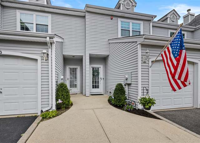 Property at 54 Leeward Ct, Port Jefferson, NY 11777, 2 beds, 2.5 baths