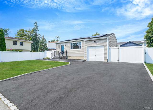Property at 369 Columbus Ave, West Babylon, NY 11704, 3 beds, 1.5 baths