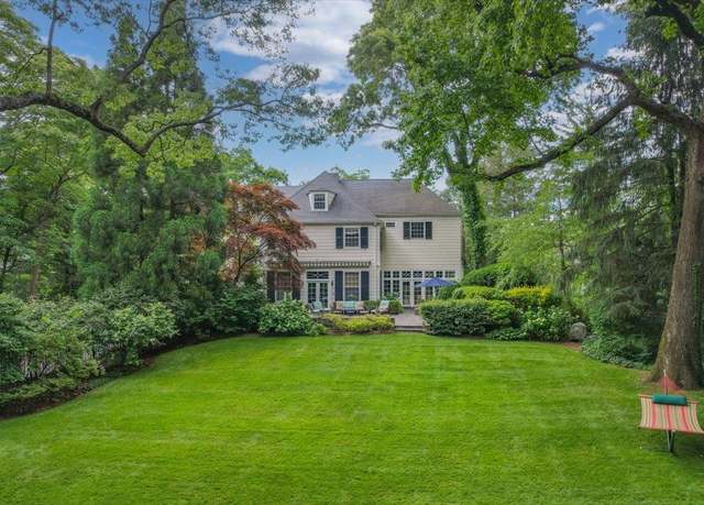 Property at 2 Sackett Cir, Larchmont, NY 10538, 7 beds, 5.5 baths