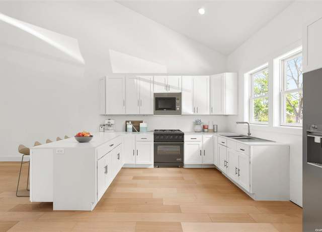 Property at 21 Montauk Hwy #7 #7, Westhampton, NY 11977, 2 beds, 2 baths
