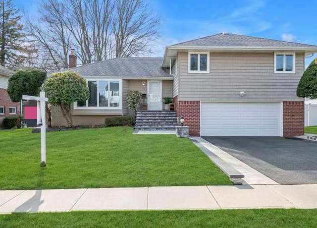 Property at 71 Melanie Ln, Syosset, NY 11791, 3 beds, 3.5 baths