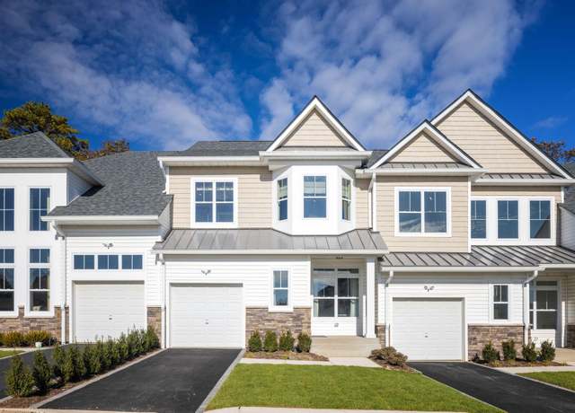 Property at 1239 Old Nichols Rd #46, Islandia, NY 11749, 2 beds, 2.5 baths