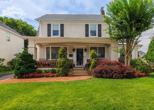 Property at 8 Windsor Pl, Lynbrook, NY 11563, 3 beds, 2 baths