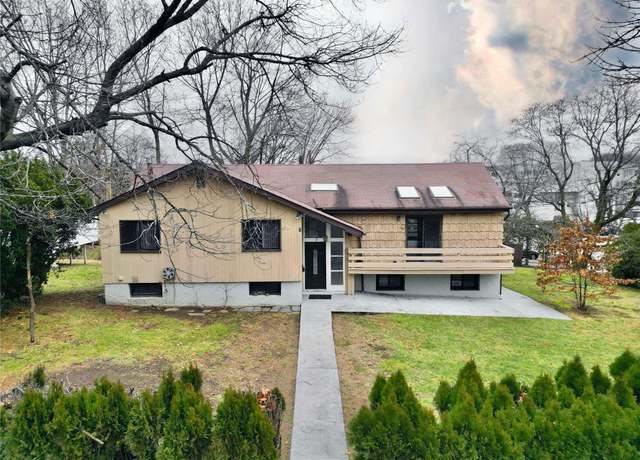 Property at 7 Bayview Ave, Great Neck, NY 11021, 5 beds, 3 baths