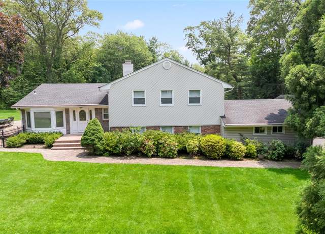 Property at 21 Kodiak Dr, Woodbury, NY 11797, 5 beds, 4 baths