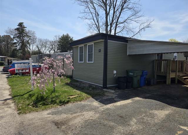 Property at 58 Periwinkle Dr, Bohemia, NY 11716, 3 beds, 2 baths