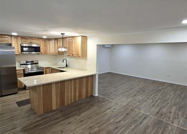 Property at 58 Periwinkle Dr, Bohemia, NY 11716, 3 beds, 2 baths