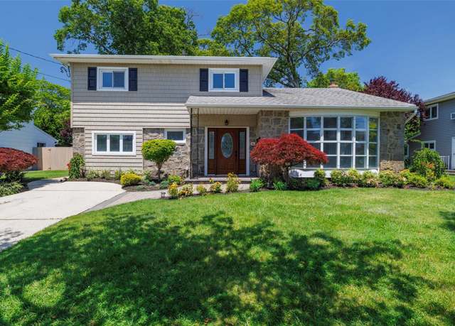 Property at 4 Beaumont Ave, Massapequa, NY 11758, 4 beds, 3 baths
