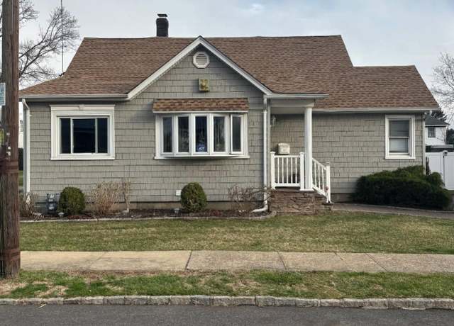 Property at 22 Wilbur St, Bay Shore, NY 11706, 4 beds, 1 bath