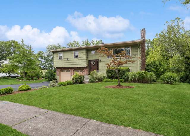 Property at 15 Theodore Roosevelt Dr, Blauvelt, NY 10913, 4 beds, 2 baths
