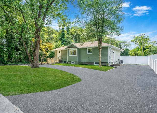 Property at 1034 Waverly Ave, Holtsville, NY 11742, 3 beds, 1 bath