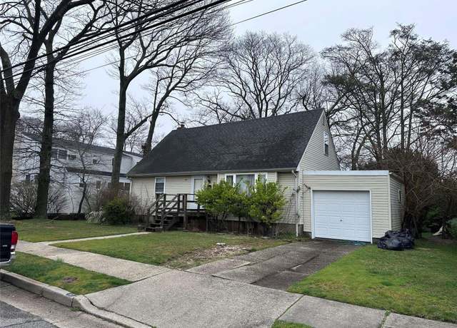 Property at 97 Pacific St, Massapequa Park, NY 11762, 4 beds, 1 bath