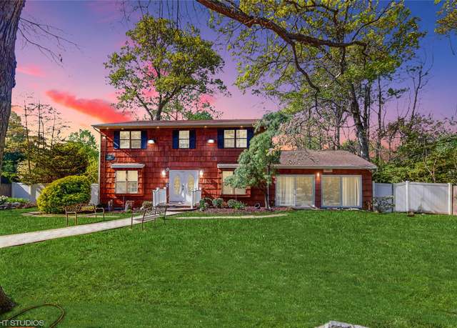 Property at 318 Veterans Memorial Hwy, Commack, NY 11725, 4 beds, 2.5 baths