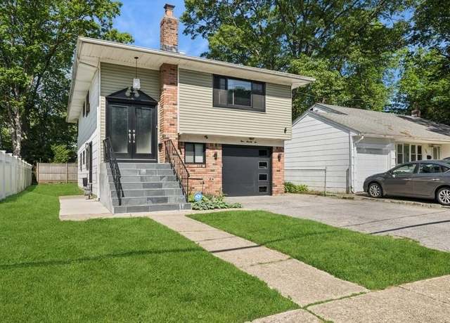 Property at 976 Erie Rd, West Hempstead, NY 11552, 5 beds, 2 baths