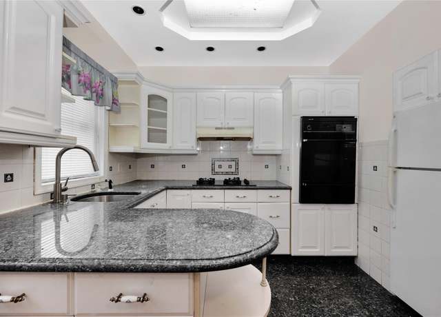 Property at 119 Sheridan Ave, Brooklyn, NY 11208, 5 beds, 3 baths
