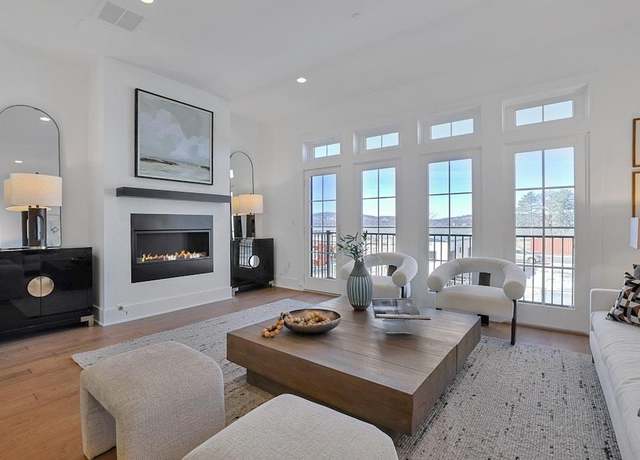 Property at 304 Palisades Blvd #90, Sleepy Hollow, NY 10591, 5 beds, 4.5 baths