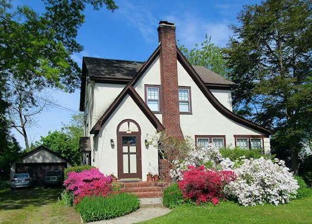 Property at 123 S Bayview Ave, Amityville, NY 11701, 3 beds, 1.5 baths