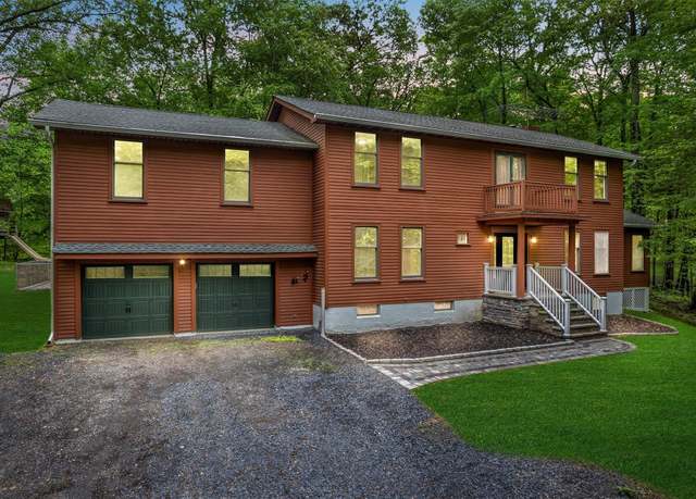 Property at 14 Still Hollow Rd, Newburgh, NY 12550, 4 beds, 3.5 baths