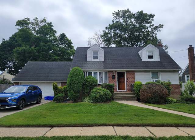 Property at 654 Maude St, South Hempstead, NY 11550, 4 beds, 2 baths