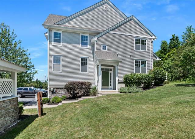 Property at 412 Hawthorn Way, New Windsor, NY 12553, 3 beds, 2.5 baths