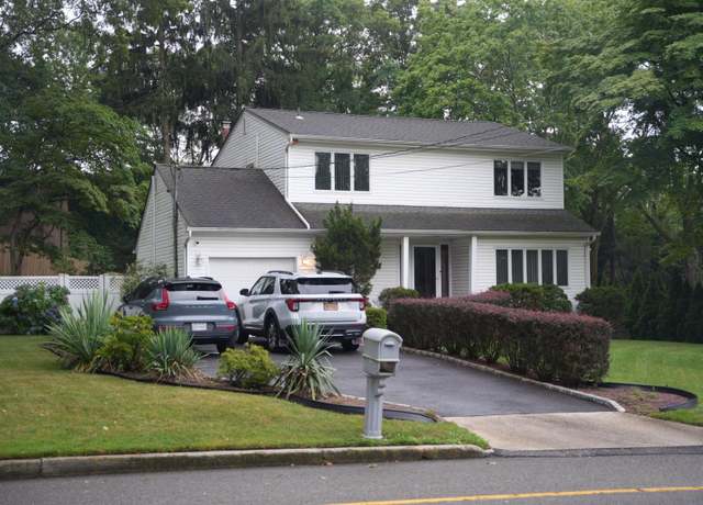 Property at 4298 Express Dr N, Ronkonkoma, NY 11779, 4 beds, 1.5 baths