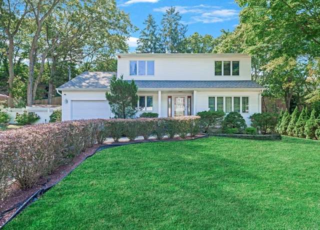 Property at 4298 Express Dr N, Ronkonkoma, NY 11779, 4 beds, 1.5 baths