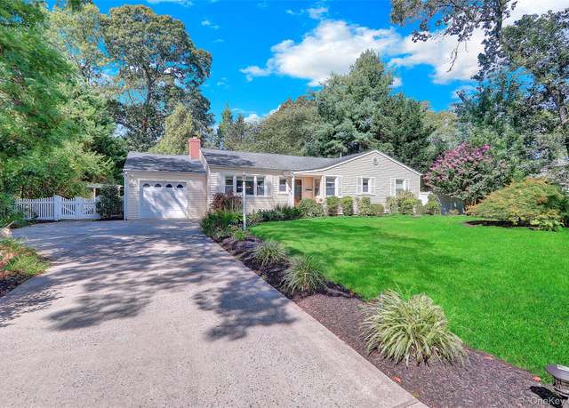 Property at 555 Ackerson Blvd, Brightwaters, NY 11718, 3 beds, 2 baths