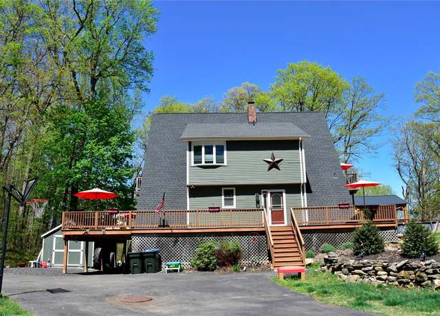 Property at 17 Hilltop Ave, Newburgh, NY 12550, 4 beds, 3 baths