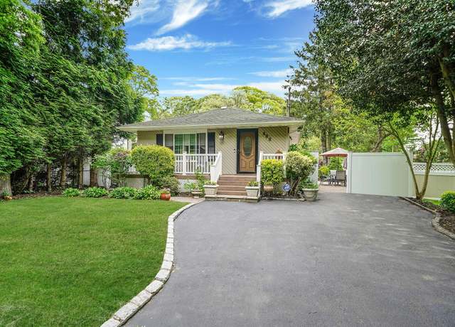 Property at 488 Puritan Dr, Shirley, NY 11967, 3 beds, 3 baths