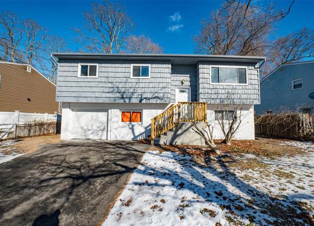 Property at 301 New Ave, Wyandanch, NY 11798, 5 beds, 2 baths
