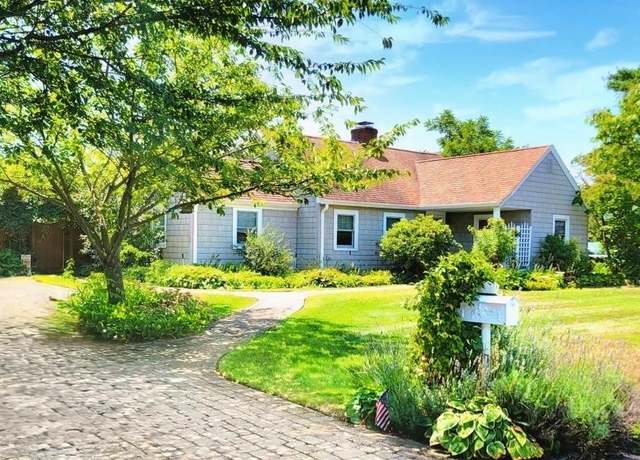 Property at 143 33rd St, Lindenhurst, NY 11757, 3 beds, 2 baths