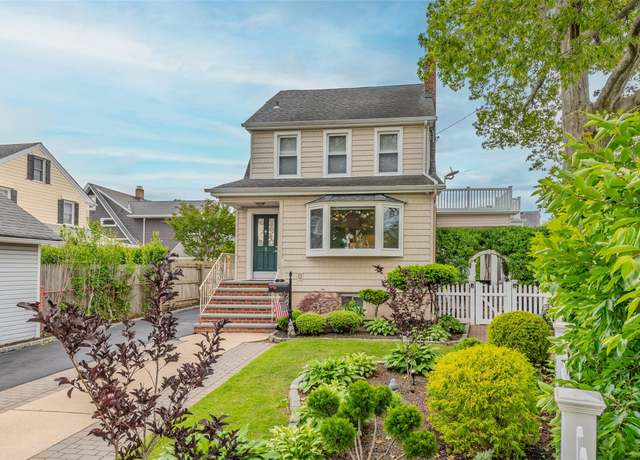 Property at 3 Palisade Ave, Lynbrook, NY 11563, 3 beds, 2 baths