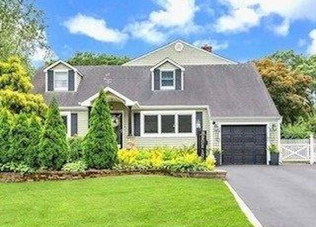 Property at 18 Bruce Ln S, Kings Park, NY 11754, 5 beds, 3 baths