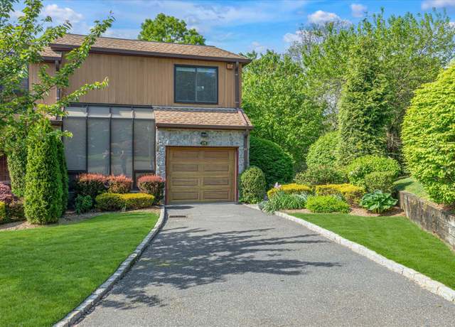 Property at 139 The Cres, Roslyn Heights, NY 11577, 3 beds, 3.5 baths
