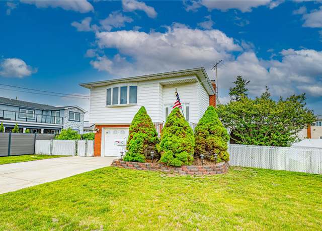Property at 50 West Hampton Rd, Lindenhurst, NY 11747, 3 beds, 1 bath