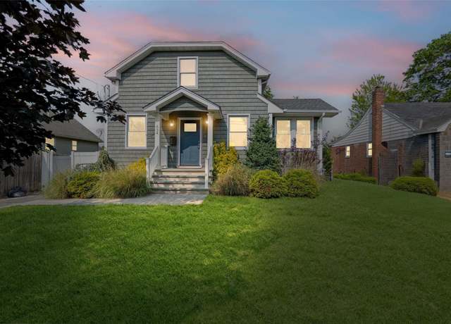 Property at 634 Adams Ave, Lindenhurst, NY 11757, 3 beds, 2 baths
