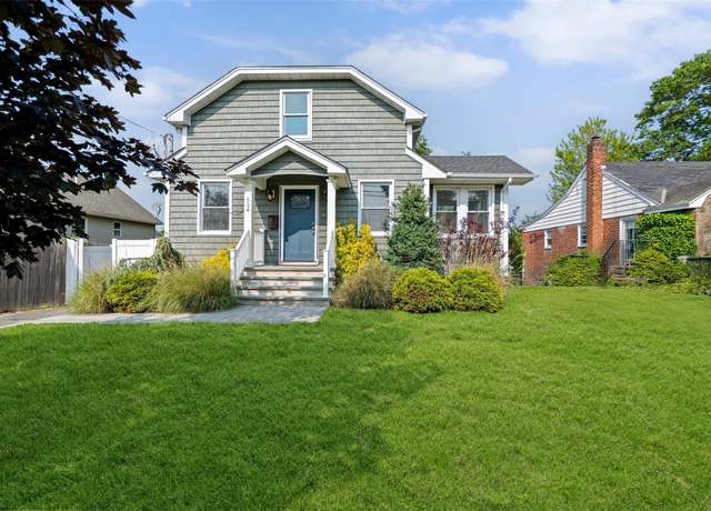 Property at 634 Adams Ave, Lindenhurst, NY 11757, 3 beds, 2 baths