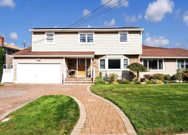 Property at 72 Tidewater Ave, Massapequa, NY 11758, 5 beds, 3 baths