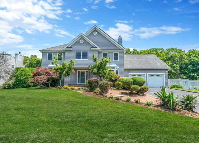 Property at 85 Caramel Rd, Commack, NY 11725, 6 beds, 3.5 baths